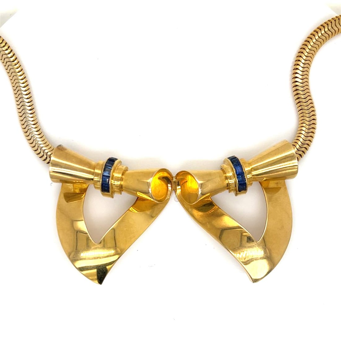 CARTIER 14K Yellow Gold Necklace with 1.50 Ct Sapphires: CARTIER 14K Yellow Gold Necklace with 1.50 Ct Sapphires This exquisite CARTIER necklace features elegant clips crafted in 14K yellow gold, showcasing a total weight of 60.4 grams. The necklace is ador