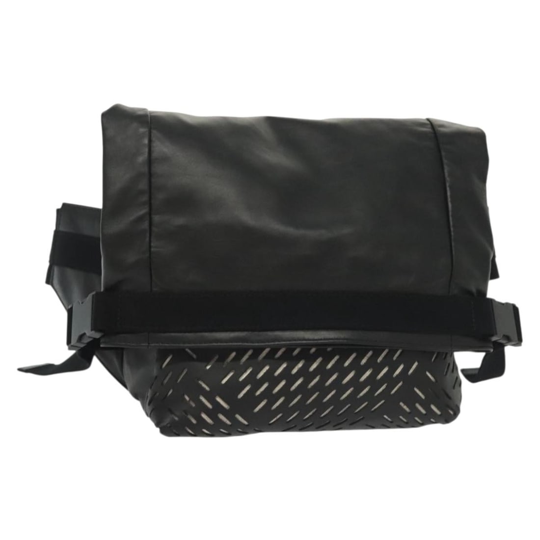 Bottega Veneta Black Leather Waist Bag Authentic Italy: Bottega Veneta Black Leather Waist Bag Authentic Italy This authentic Bottega Veneta waist bag is crafted in Italy from high-quality leather in a sleek black finish. Designed for both style and functi