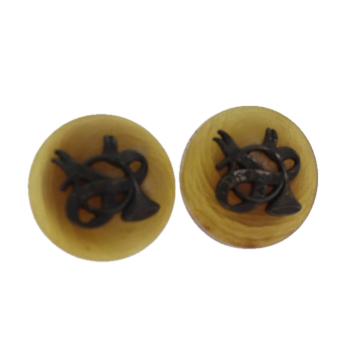 HERMES Beige Metal Earrings AR12239 Statement Jewelry: HERMES Beige Metal Earrings AR12239 Statement Jewelry These authentic HERMES earrings showcase a stylish beige color, crafted from durable metal. Designed in a classic earring style, they measure appr