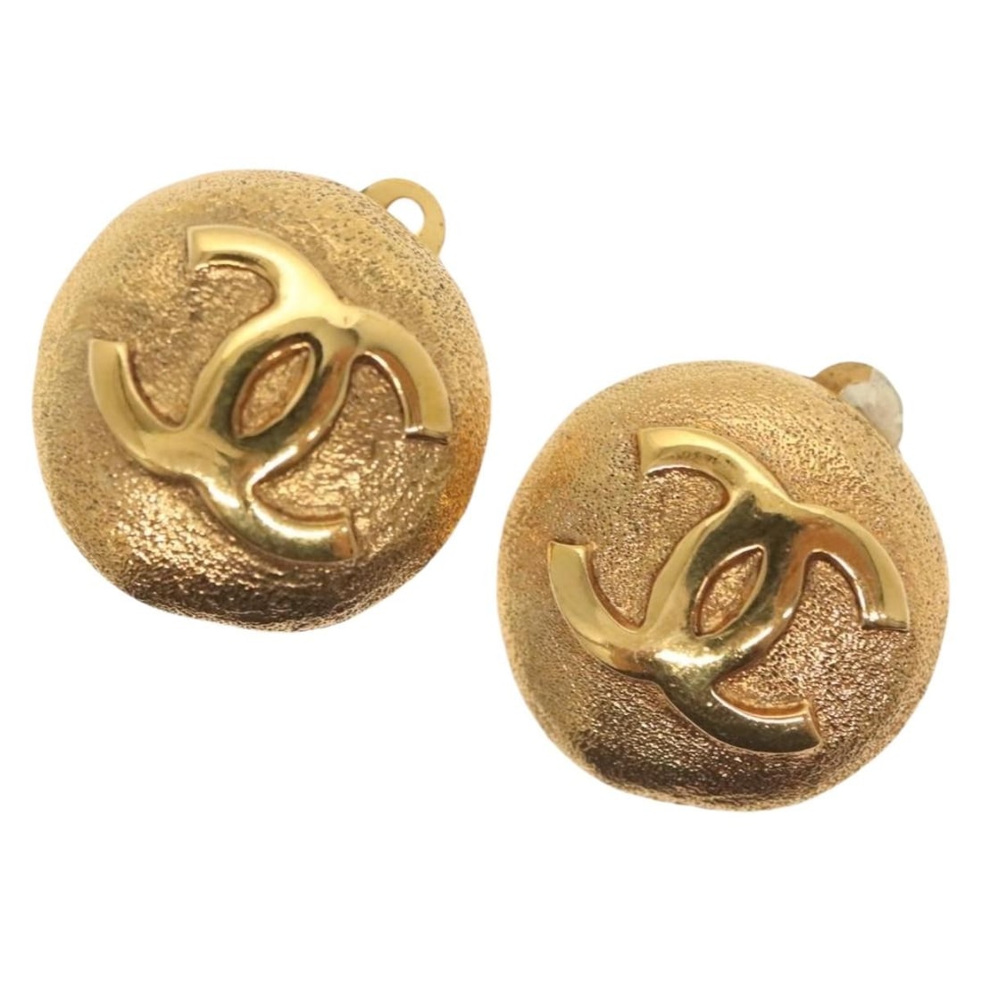 CHANEL Gold Metal Earrings Authenticated France Style CC: CHANEL Gold Metal Earrings Authenticated France Style CC Elevate your accessory collection with these authentic CHANEL gold metal earrings. Crafted in France, these earrings feature a classic design t