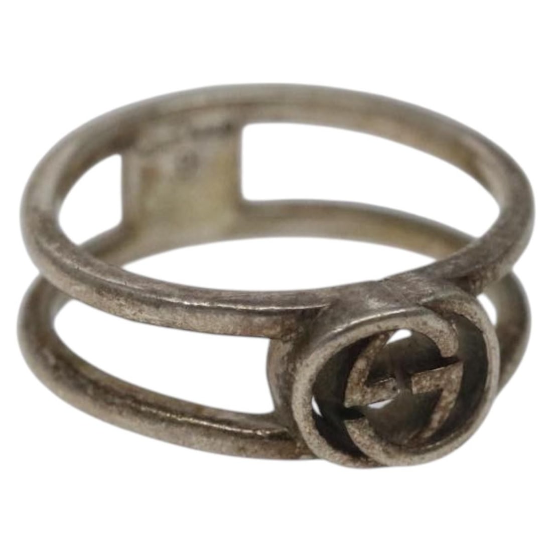 GUCCI Ag925 Silver Ring Luxury Accessory: GUCCI Ag925 Silver Ring Luxury Accessory This authentic GUCCI ring is crafted from Ag925 silver, showcasing a sleek silver color and modern design. It features a ring width of approximately 6mm (0.2 i