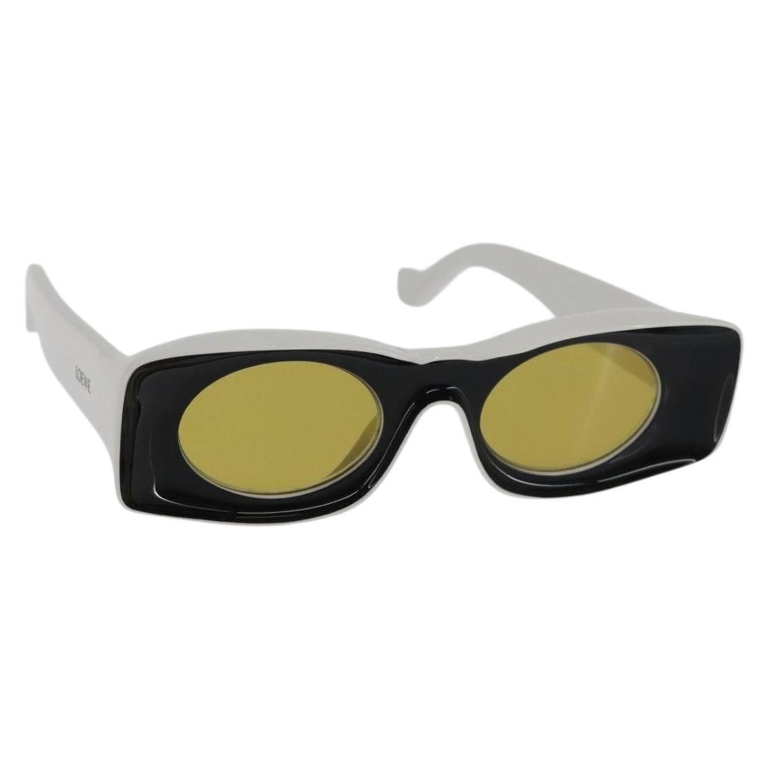 LOEWE Paula's Ibiza White Plastic Sunglasses Auth Italy: LOEWE Paula's Ibiza White Plastic Sunglasses Auth Italy Elevate your eyewear collection with these LOEWE Paula's Ibiza Sunglasses, crafted in Italy from durable plastic. Featuring a stylish white colo