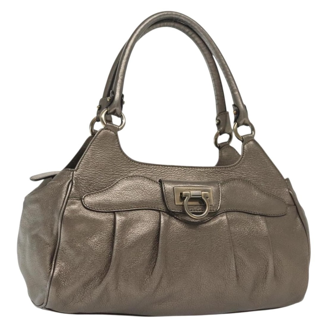 Salvatore Ferragamo Gancini Silver Leather Hand Bag Auth EE-21 A2069: Salvatore Ferragamo Gancini Silver Leather Hand Bag Auth EE-21 A2069 Introducing the Salvatore Ferragamo Gancini Hand Bag, a stunning piece crafted from premium leather in a sophisticated silver hue.