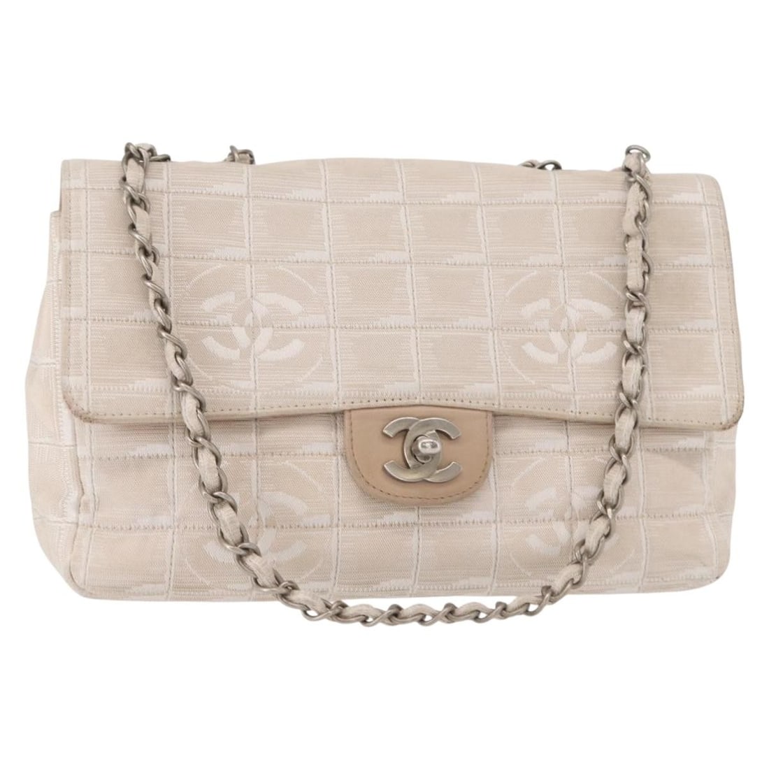 CHANEL Choco Bar Beige Canvas Shoulder Bag Italy Authenticated: CHANEL Choco Bar Beige Canvas Shoulder Bag Italy Authenticated This CHANEL Choco Bar Travel Line Chain Shoulder Bag combines elegance and functionality in a chic beige canvas design. Measuring approxi