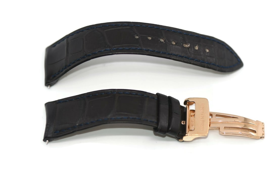 Audemars Piguet 18K Rose Gold Buckle Brown Leather Strap 21mm: Audemars Piguet 18K Rose Gold Buckle Brown Leather Strap 21mm Enhance your Audemars Piguet timepiece with this exquisite 18K rose gold buckle brown leather strap. Designed specifically for Audemars Pi