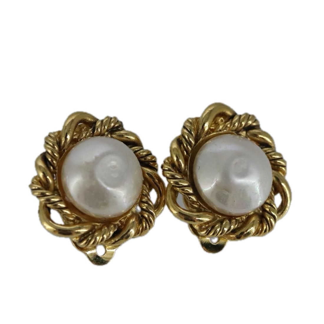 Authentic CHANEL Gold Metal Earrings with CC Logo: Authentic CHANEL Gold Metal Earrings with CC Logo Elevate your accessory collection with these authentic CHANEL Gold CC earrings. Crafted from durable metal, these earrings showcase a classic design t