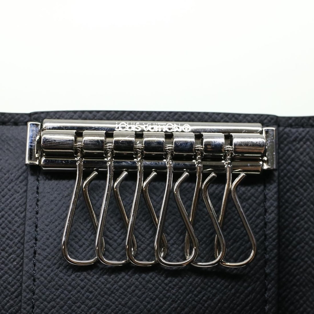 LOUIS VUITTON Monogram Eclipse Multicles6 Key Case M82603 Auth - 10