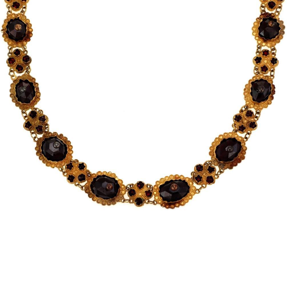 Georgian Antique 17k Yellow Gold Garnet Floral Link Necklace: Georgian Antique 17k Yellow Gold Garnet Floral Link Necklace This exquisite antique Georgian necklace is elegantly crafted from 17k yellow gold, featuring a distinctive design with alternating oval