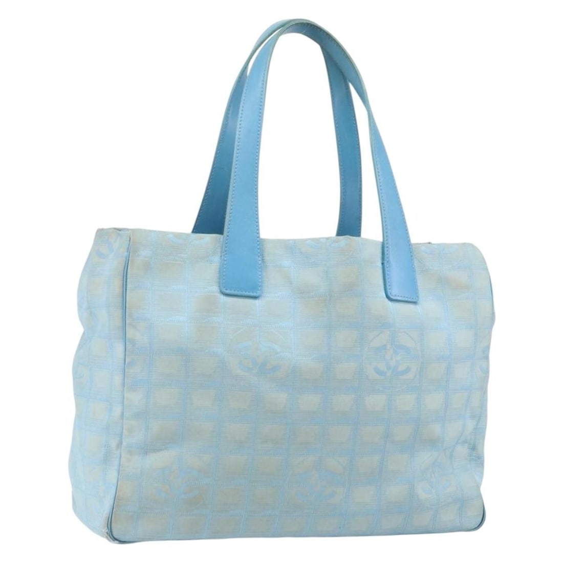CHANEL New Travel Line Light Blue Silver Tote Bag Nylon Auth 142077: CHANEL New Travel Line Light Blue Silver Tote Bag Nylon Auth 142077 This CHANEL New Travel Line Tote Bag is crafted from durable nylon in a striking light blue and silver color combination. Measuring