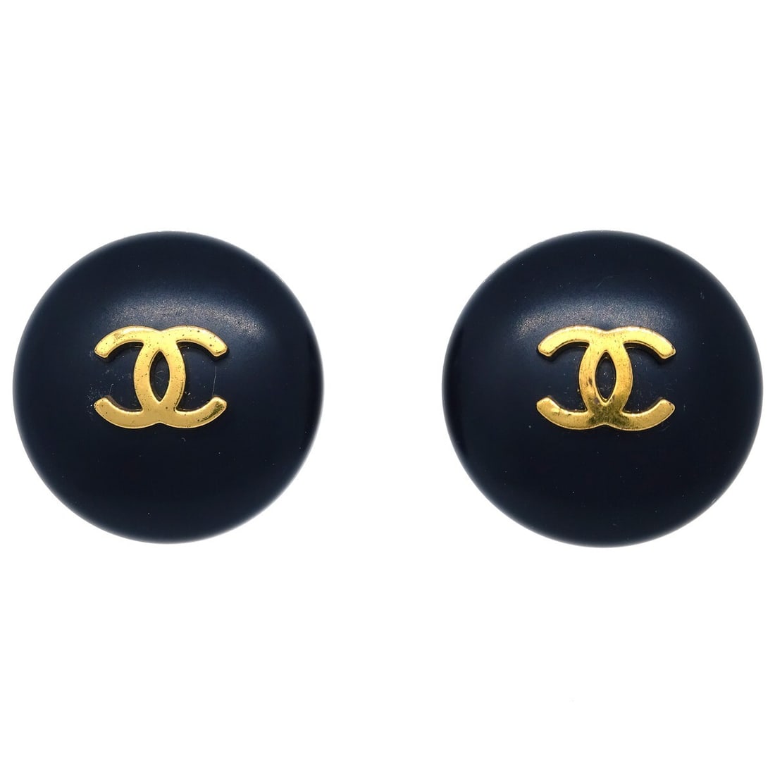 Chanel 95P Black Acrylic Gold-Plated Clip-On Button Earrings: Chanel 95P Black Acrylic Gold-Plated Clip-On Button Earrings These elegant Chanel Black Button Earrings are a stunning addition to any jewelry collection. Crafted in a classic round shape, these clip-