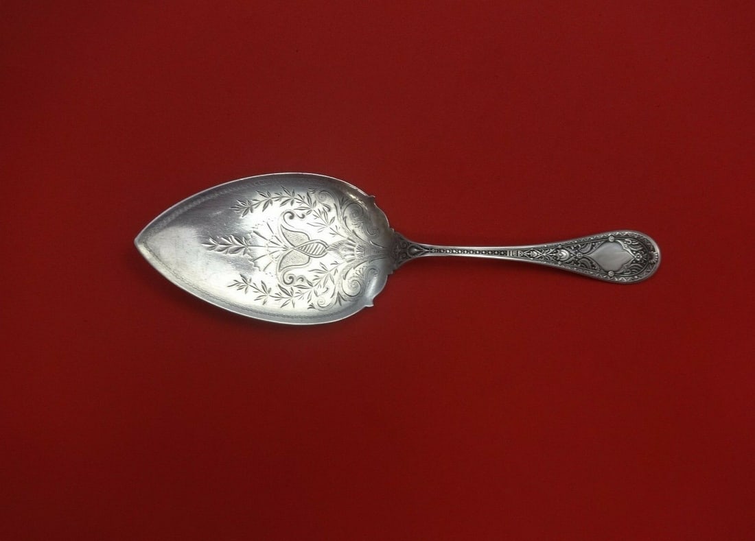 Whiting Persian Sterling Silver Pie Server Bright-Cut 8 7/8": Whiting Persian Sterling Silver Pie Server Bright-Cut 8 7/8" Presenting a stunning pie server in the Persian pattern by Whiting, crafted entirely from sterling silver. This elegant piece features a br