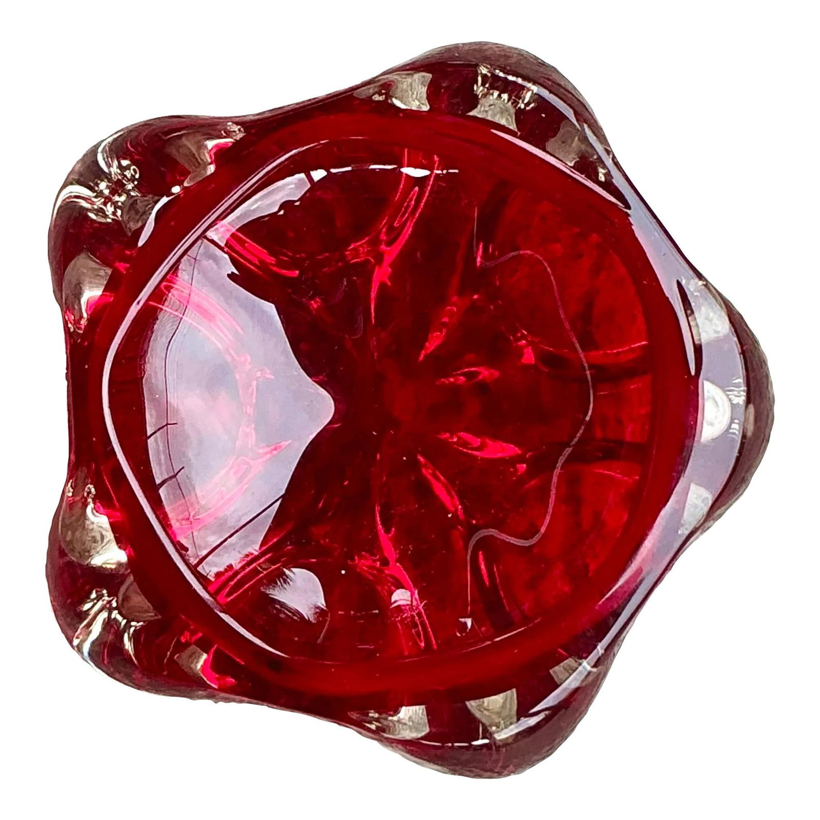 Vintage Boho Art Glass Bowl Inspired by Murano Red 7.75 in: Vintage Boho Art Glass Bowl Inspired by Murano Red 7.75 in Enhance your home decor with this stunning Vintage Boho Art Glass Bowl, inspired by the exquisite artistry of Murano glassmaking. Crafted wit