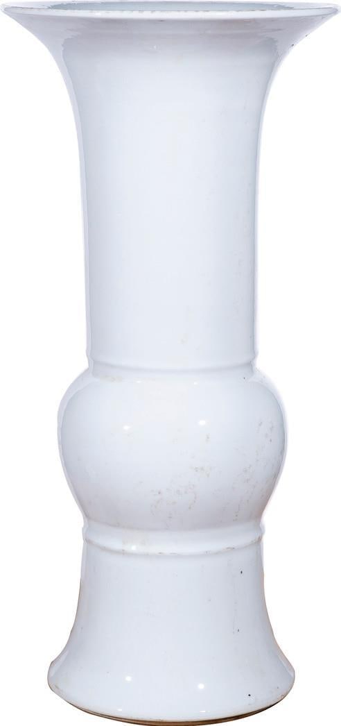 Timeless Handcrafted White Ceramic Vase 21H: Timeless Handcrafted White Ceramic Vase 21H Introducing a stunning handcrafted white vase that embodies timeless style and elegance. Perfect for enhancing any decor, this vase is made from