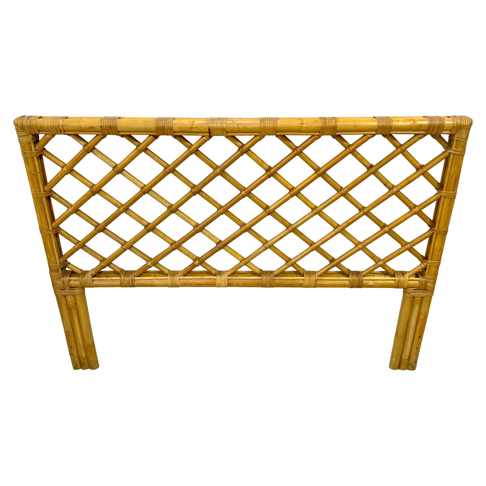 Vintage 1960s Modern Bamboo Rattan Queen Headboard Trellis Design: Vintage 1960s Modern Bamboo Rattan Queen Headboard Trellis Design Enhance your bedroom with this Modern Trellis Motif Bamboo and Rattan Queen Size Headboard, crafted in the 1960s. This mid-century mod