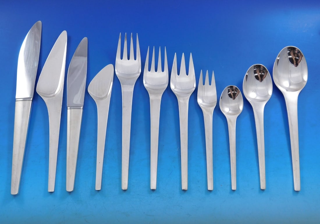 Georg Jensen Caravel Sterling Silver Flatware Set 139 Pieces Mid-Century Modern: Georg Jensen Caravel Sterling Silver Flatware Set 139 Pieces Mid-Century Modern Introducing the stunning Caravel Flatware Service Set by Georg Jensen, a remarkable collection of 139 pieces crafted fro