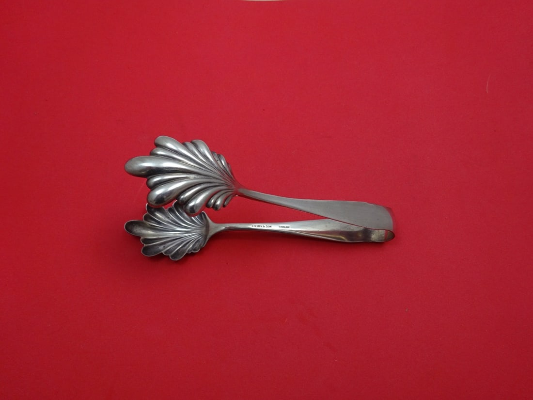 Kirk Old Maryland Plain Sterling Silver Ice Tong 6 3/8 inches: Kirk Old Maryland Plain Sterling Silver Ice Tong 6 3/8 inches Elevate your serving experience with the Old Maryland Plain Ice Tong by Kirk, crafted from high-quality sterling silver. Measuring 6 3/8 i