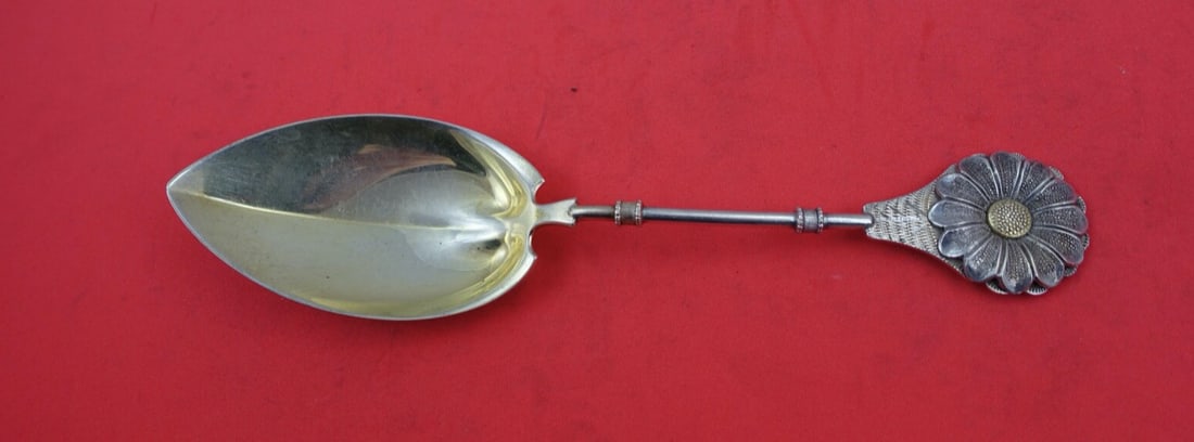 Vanderslice Sterling Silver Preserve Spoon Rose Motif Daisy Handle 8 1/4": Vanderslice Sterling Silver Preserve Spoon Rose Motif Daisy Handle 8 1/4" This exquisite sterling silver preserve spoon features a charming daisy handle, crafted by Vanderslice during the period of