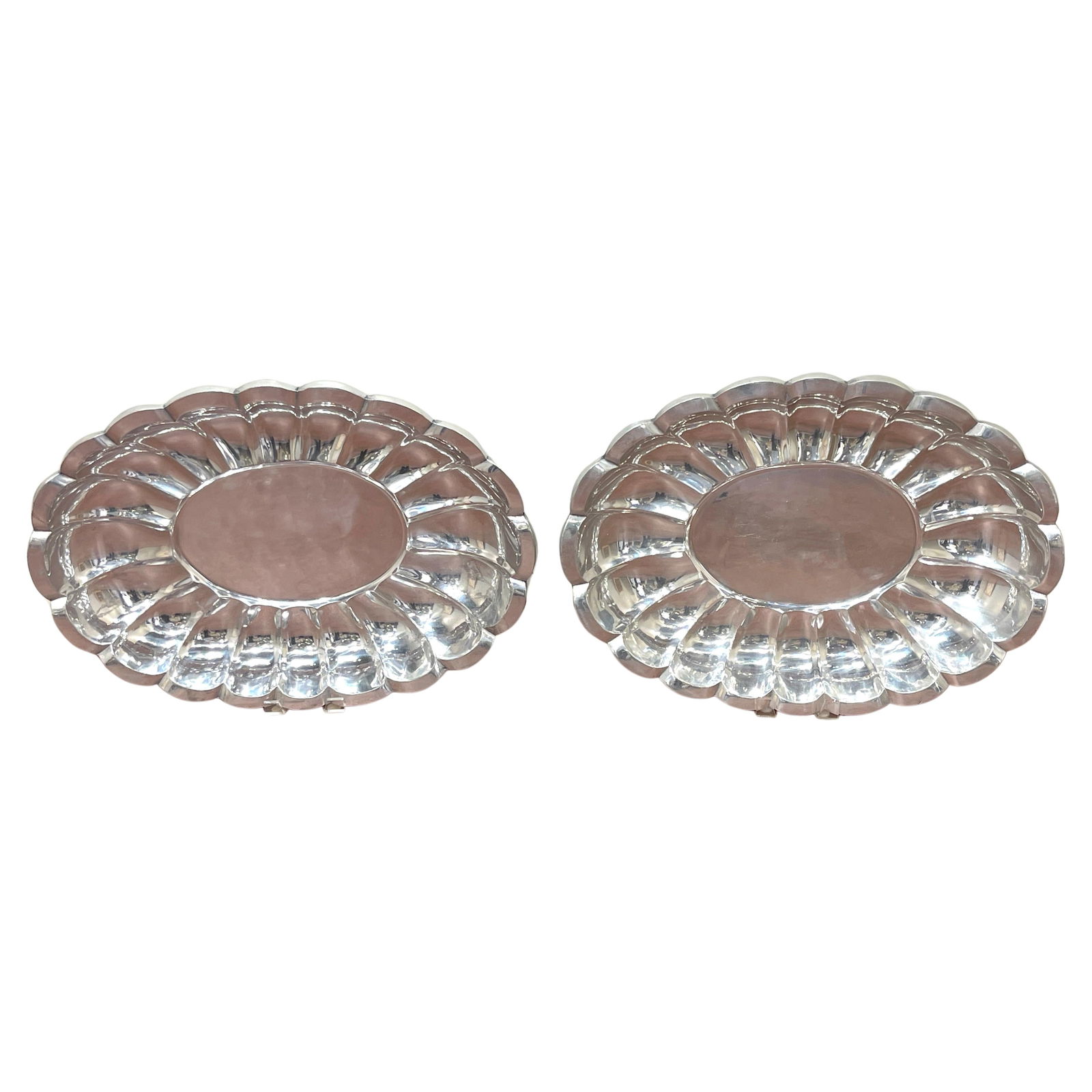 Set of 2 Monumental Arthur Court Neoclassical Southwest Oval Salvers: Set of 2 Monumental Arthur Court Neoclassical Southwest Oval Salvers Elevate your interior with this captivating pair of monumental Arthur Court Neoclassical/Southwest Style Oval Salvers/Trays. Crafte