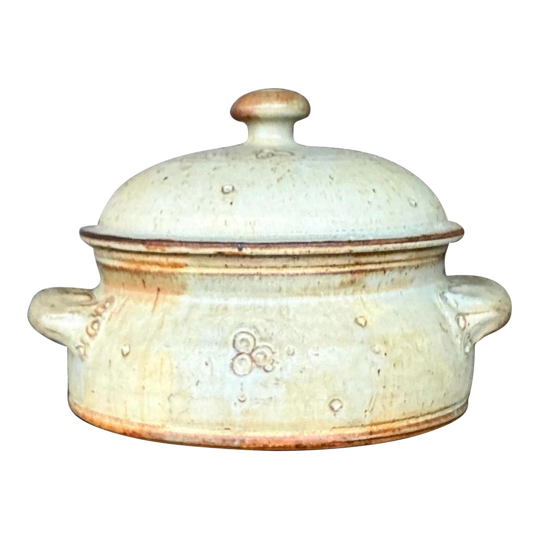 Vintage Boho Studio Pottery Lidded Bowl Rustic Charm: Vintage Boho Studio Pottery Lidded Bowl Rustic Charm Enhance your kitchen or dining area with this charming vintage studio pottery lidded bowl. Crafted by hand, this bowl features a beautifully rustic