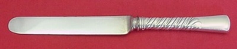 Gorham Colonial Sterling Silver Regular Knife 8 3/8" Heirloom Flatware: Gorham Colonial Sterling Silver Regular Knife 8 3/8" Heirloom Flatware Experience the elegance of the Colonial pattern by Gorham with this sterling silver regular knife. Measuring 8 3/8 inches, this h