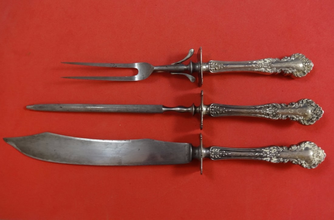 Durgin Hampshire Sterling Silver 3pc Roast Carving Set: Durgin Hampshire Sterling Silver 3pc Roast Carving Set Elevate your dining experience with this exquisite 3-piece roast carving set from the Hampshire pattern by Durgin. Crafted in sterling silver