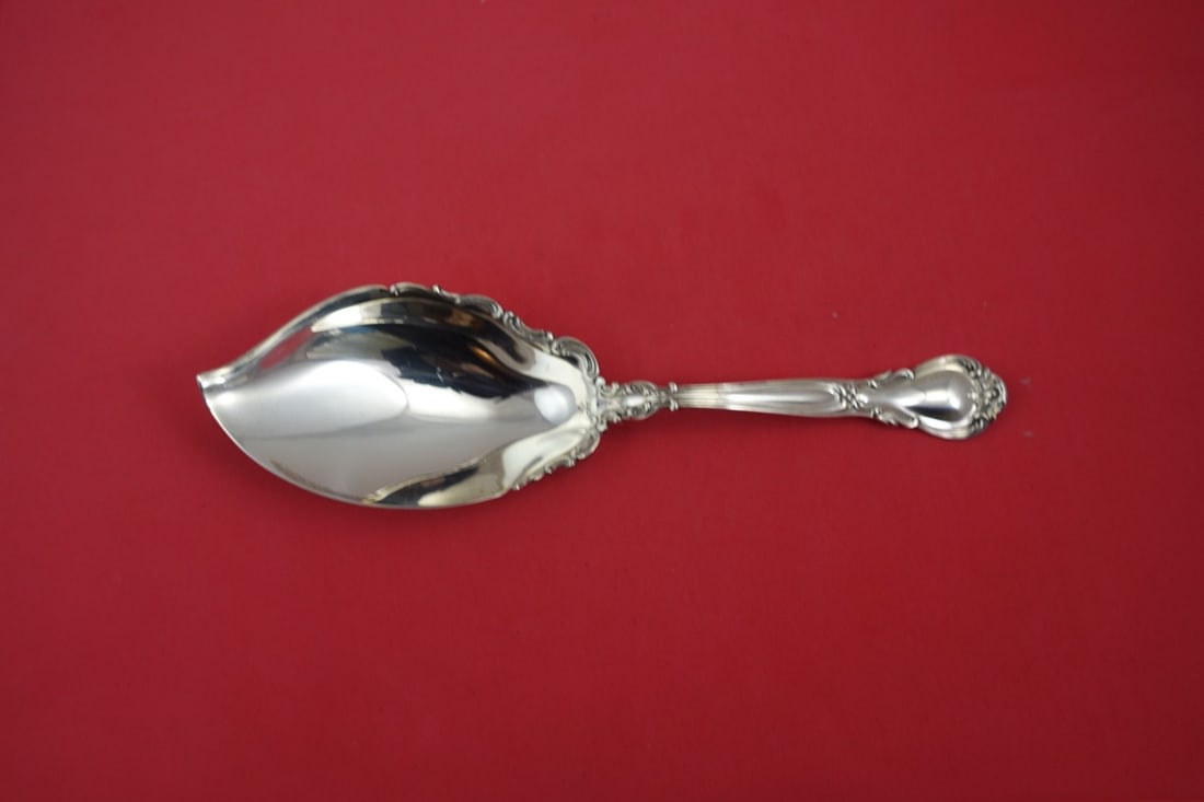 Gorham Chantilly Sterling Silver Vegetable Server 9 3/8" with Lacing: Gorham Chantilly Sterling Silver Vegetable Server 9 3/8" with Lacing Presenting the Chantilly Vegetable Server by Gorham, crafted in exquisite sterling silver. This pointed serving piece features eleg