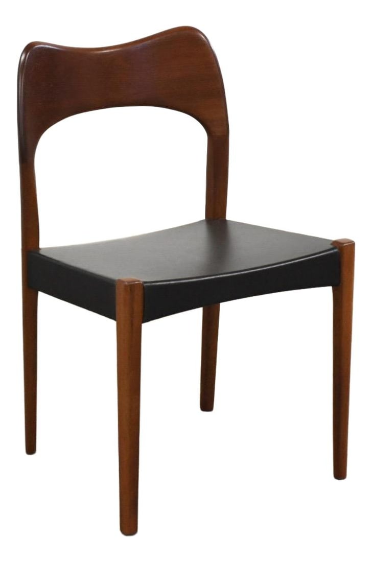 Mid-Century Teak Dining Chair by Arne Hovmand Olsen: Mid-Century Teak Dining Chair by Arne Hovmand Olsen This exquisite mid-century modern dining chair, designed by Arne Hovmand Olsen, features a sleek teak frame complemented by a comfortable black viny