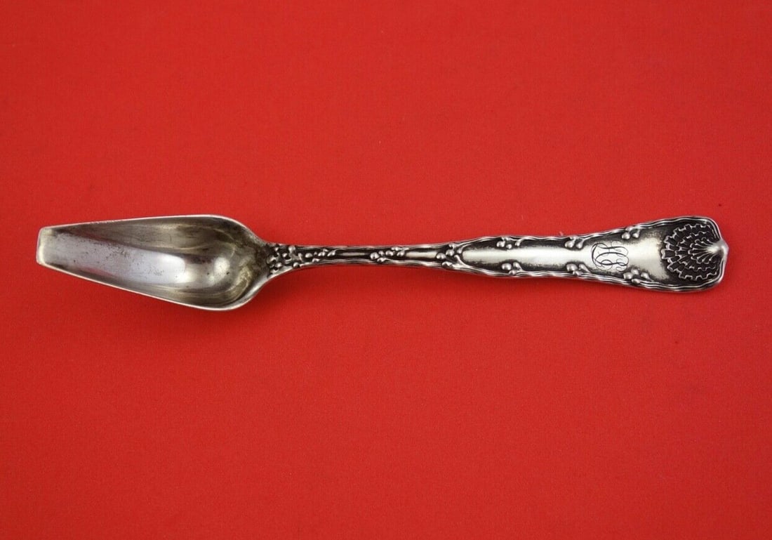 Tiffany Wave Edge Sterling Silver Spoon Angular Bowl 5 3/4": Tiffany Wave Edge Sterling Silver Spoon Angular Bowl 5 3/4" This exquisite Wave Edge Pap Spoon by Tiffany & Co. features a unique angular bowl design, measuring 5 3/4" in length. Crafted from