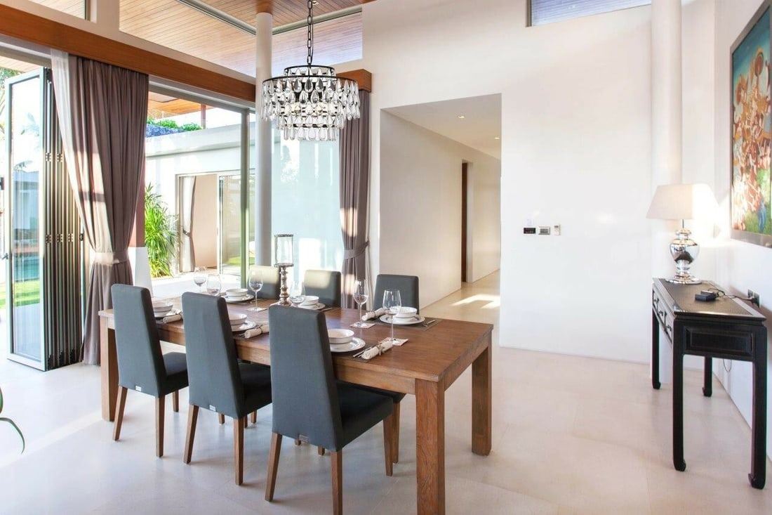 Mila 5-Light Black Crystal Glass Modern Pendant for Dining or Foyer: Mila 5-Light Black Crystal Glass Modern Pendant for Dining or Foyer This modern black chandelier features five lights with high-quality glass or crystal drops, offering a stylish and elegant lighting