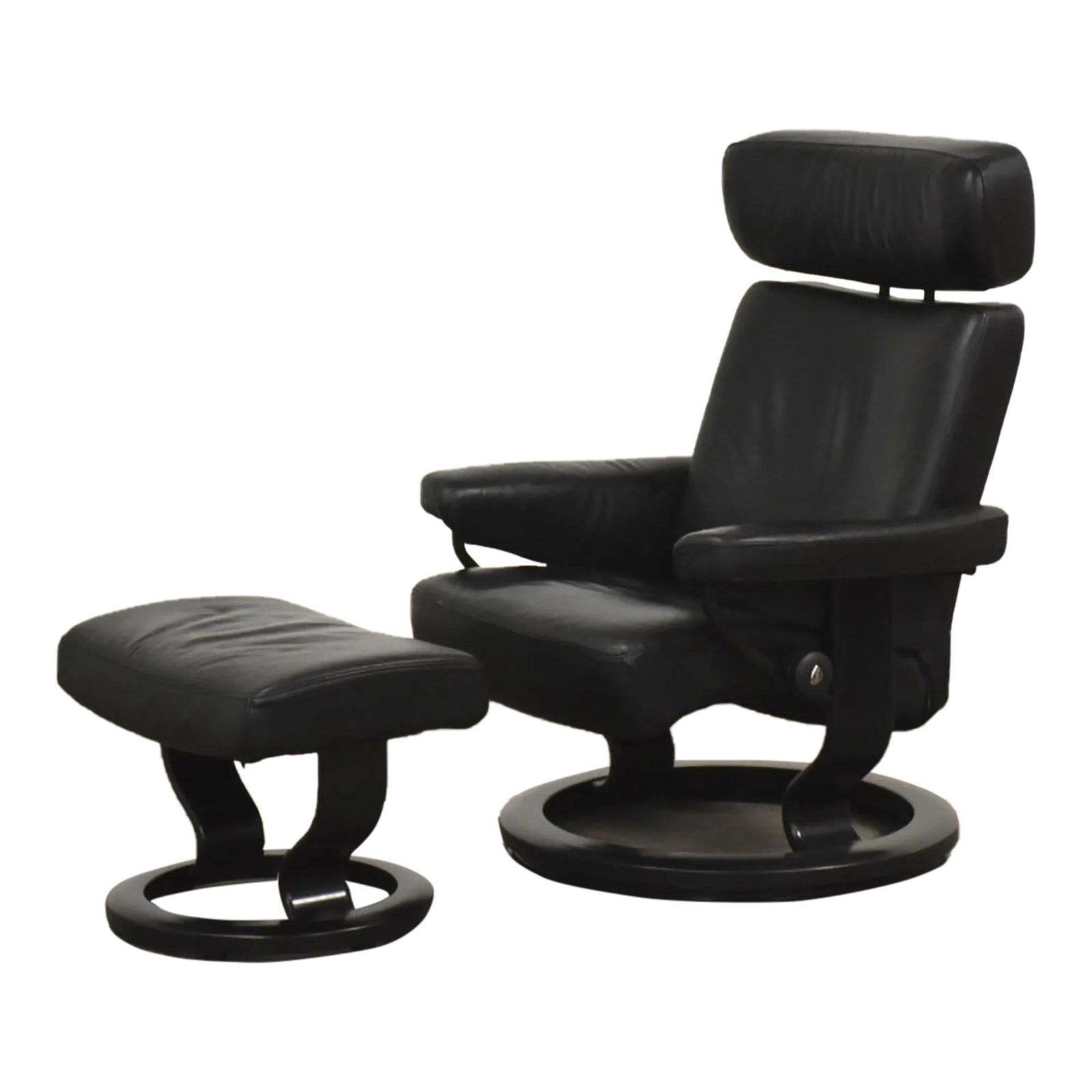 1960s Ekornes Stressless Black Leather Recliner and Ottoman Set: 1960s Ekornes Stressless Black Leather Recliner and Ottoman Set Experience comfort and style with this 1960s Ekornes Stressless Recliner and Ottoman. Crafted in sleek black leather, this modern