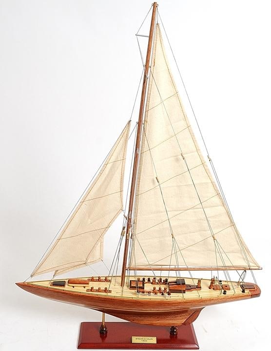 1934 Endeavour Yacht Replica Handcrafted Nautical Decor: 1934 Endeavour Yacht Replica Handcrafted Nautical Decor Introducing a meticulously handcrafted replica of the 1934 Endeavour Yacht, designed in a charming antique style. This nautical model is constru