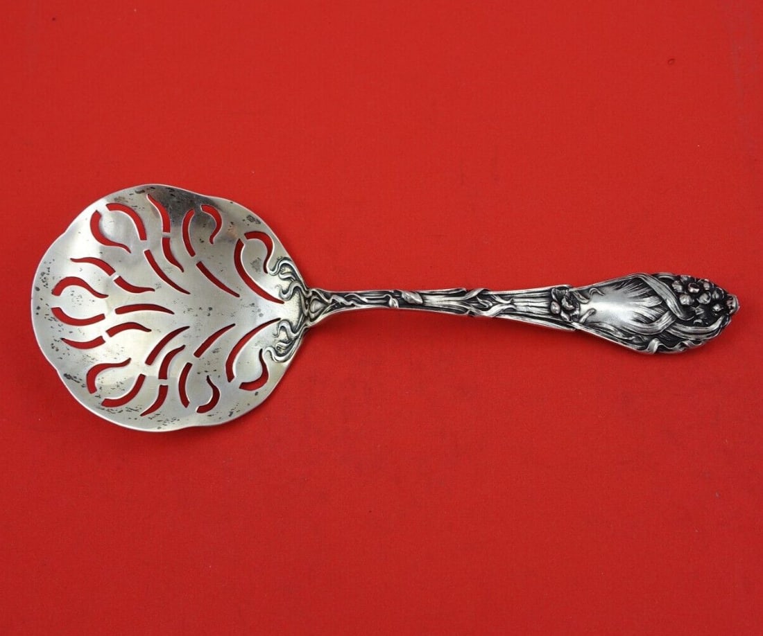 Blackinton Narcissus Sterling Silver Tomato Server 7 1/2 Inch: Blackinton Narcissus Sterling Silver Tomato Server 7 1/2 Inch This elegant tomato server, crafted in the Narcissus pattern by Blackinton, showcases exquisite artistry in sterling silver. With a length