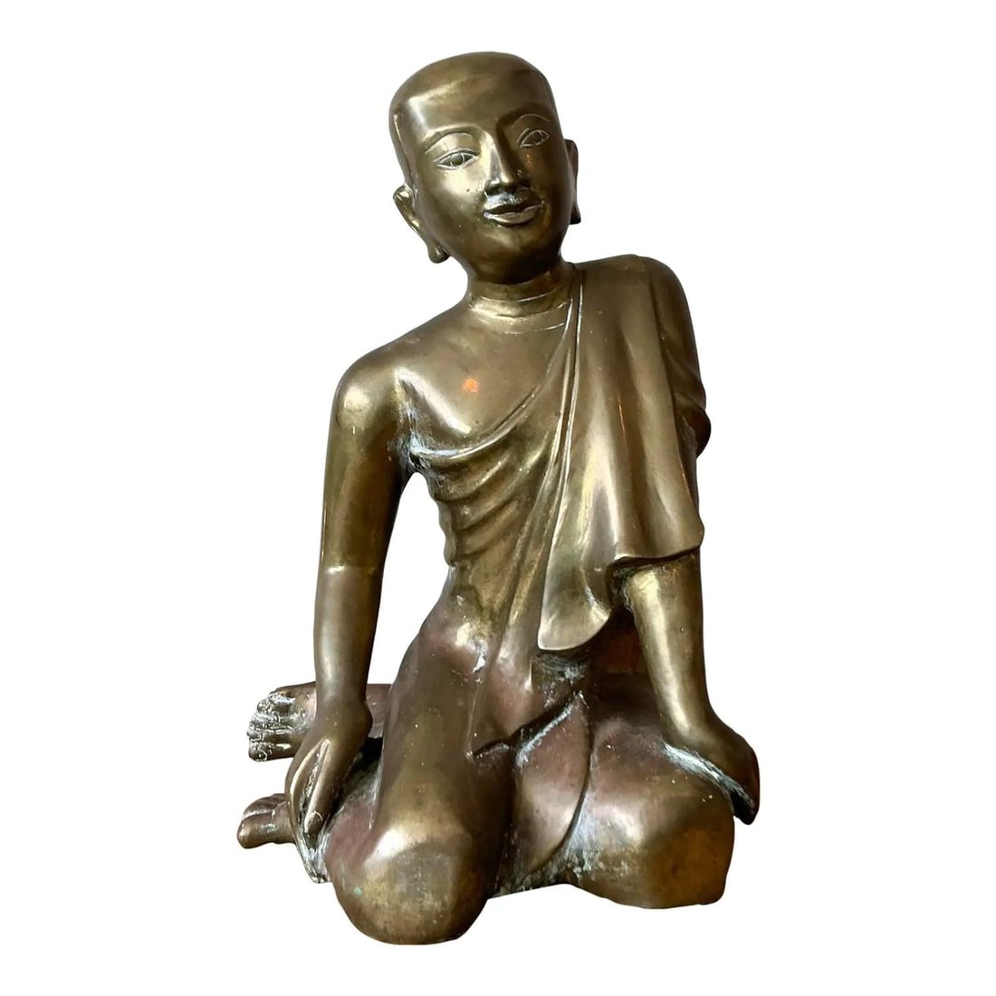 Vintage Brass Seated Buddha Sculpture with Two-Tone Patina: Vintage Brass Seated Buddha Sculpture with Two-Tone Patina Introduce a sense of tranquility and spiritual grounding to your space with this stunning vintage brass seated Buddha sculpture. This monumen