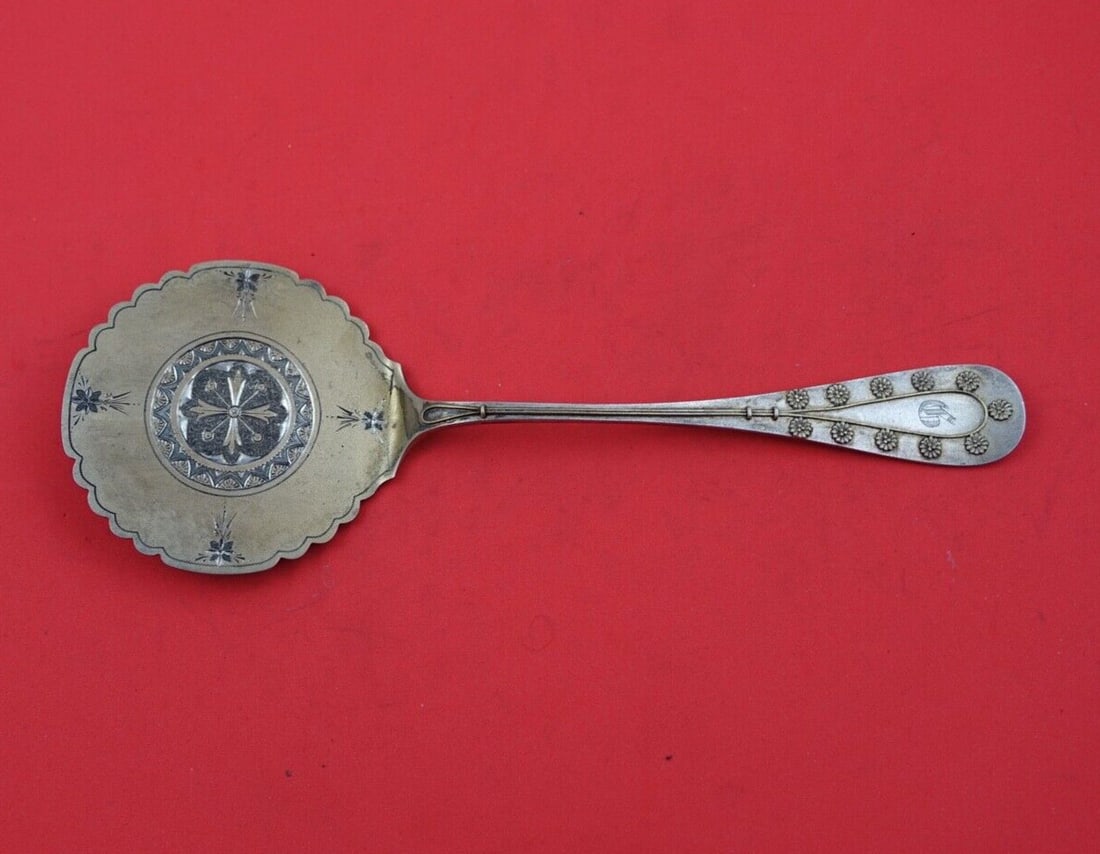 Tiffany & Co Daisy Sterling Silver Tomato Server 8 5/8 inch Monogrammed: Tiffany & Co Daisy Sterling Silver Tomato Server 8 5/8 inch Monogrammed Presenting the exquisite Daisy Tomato Server by Tiffany & Co., crafted from high-quality sterling silver. This serving piece fea