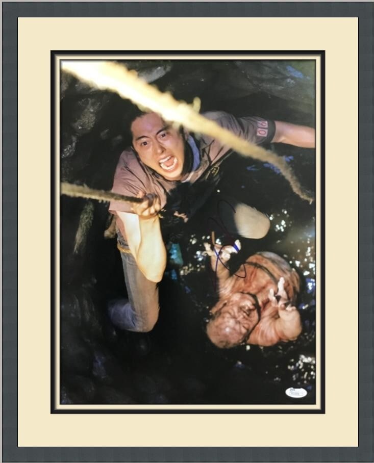 Steven Yeun Signed The Walking Dead Custom Framed Photo JSA Authenticated (1 of 5)