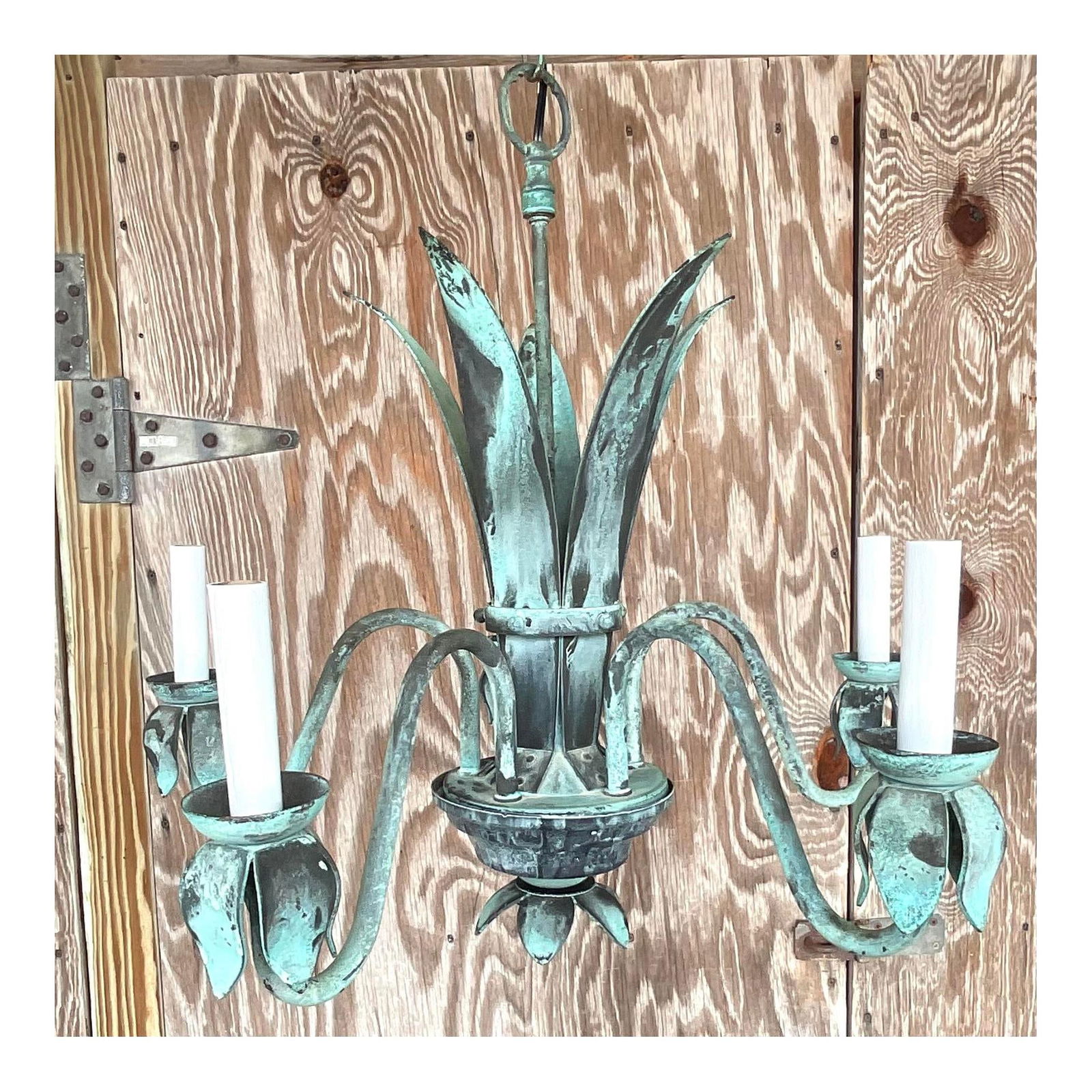 Vintage Patinated Bronze Chandelier Wide Leaf Design: Vintage Patinated Bronze Chandelier Wide Leaf Design Illuminate your space with this stunning vintage coastal chandelier, showcasing a beautiful patinated bronze finish. The wide leaf design adds an e