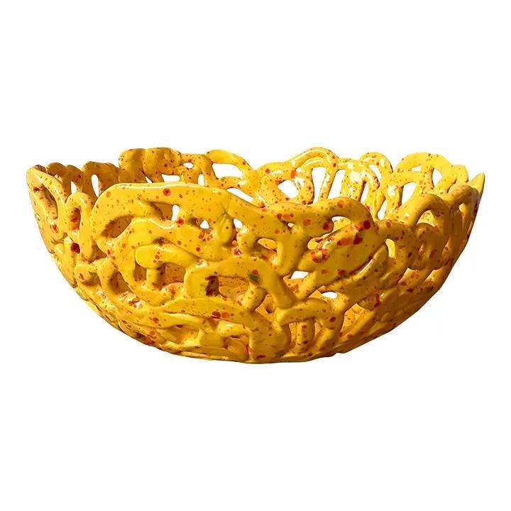 Mid-Century Yellow Pottery Squiggle Bowl with Openwork Design: Mid-Century Yellow Pottery Squiggle Bowl with Openwork Design Introducing a stunning Vintage Boho Studio Pottery Squiggle Bowl, a remarkable example of Mid-Century Studio Pottery that is sure to be a