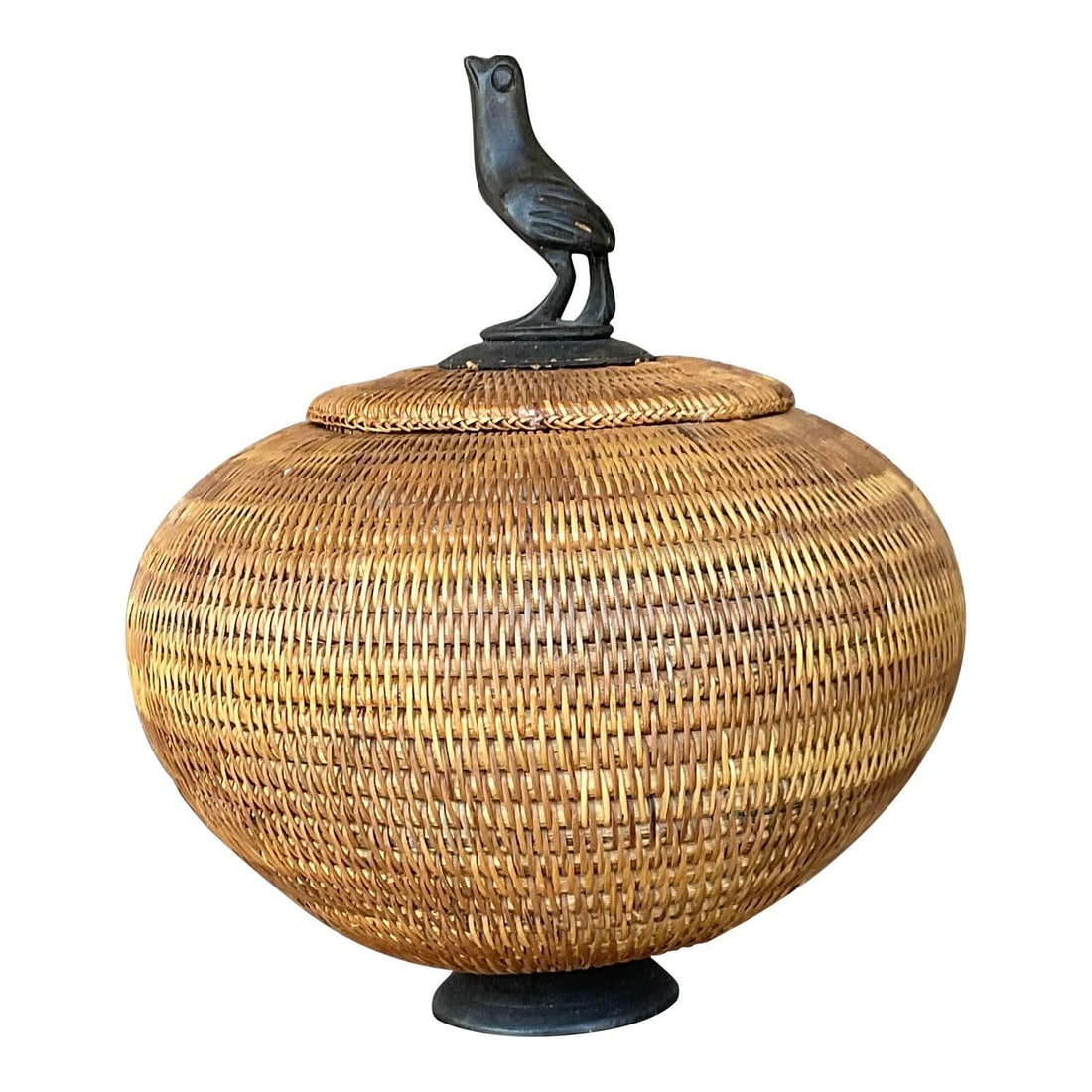 Charming Vintage Boho Rattan Lidded Basket: Charming Vintage Boho Rattan Lidded Basket Discover the rustic charm of this Vintage Boho Woven Rattan Lidded Basket. Designed with American bohemian flair, this versatile piece seamlessly blends styl