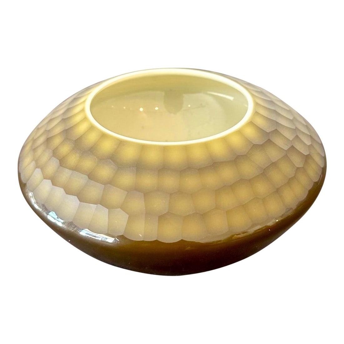 Midcentury Olive Battuto Glass Bowl with Honeycomb Texture: Midcentury Olive Battuto Glass Bowl with Honeycomb Texture This vintage Salviatti Battuto textured glass bowl exemplifies midcentury craftsmanship. Featuring the Battuto technique with a distinctive h