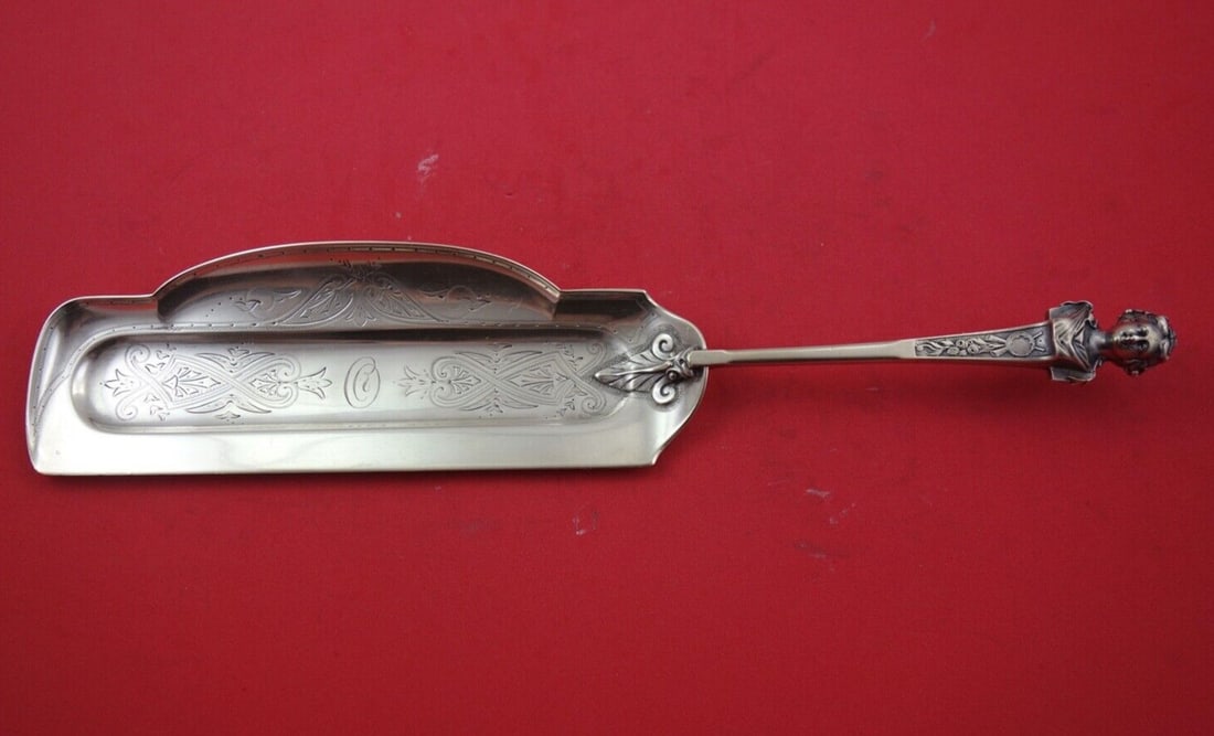 Gorham Bust Sterling Silver Crumber 12.5 inch Monogrammed: Gorham Bust Sterling Silver Crumber 12.5 inch Monogrammed This exquisite crumber is crafted from sterling silver and features a stunning brite-cut design in the Bust pattern by Gorham. Measuring 12 1/