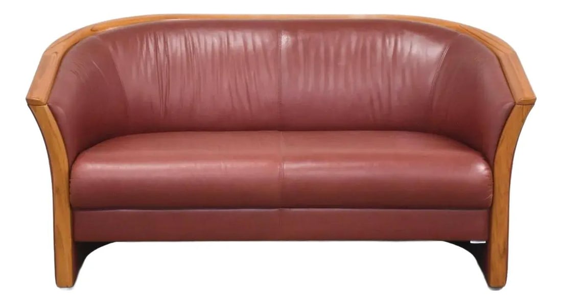 1990s Ekornes Maroon Leather Loveseat Sofa with Teak Border: 1990s Ekornes Maroon Leather Loveseat Sofa with Teak Border This stunning loveseat sofa, crafted by Ekornes in the 1990s, features a rich maroon red leather upholstery complemented by a stylish teak b