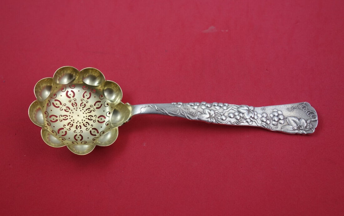 Tiffany & Co. Vine Sterling Silver Sugar Sifter 7.5" Monogrammed: Tiffany & Co. Vine Sterling Silver Sugar Sifter 7.5" Monogrammed Experience the elegance of the Vine by Tiffany Sterling Silver Sugar Sifter, a beautifully crafted piece from Tiffany & Co. This exquis