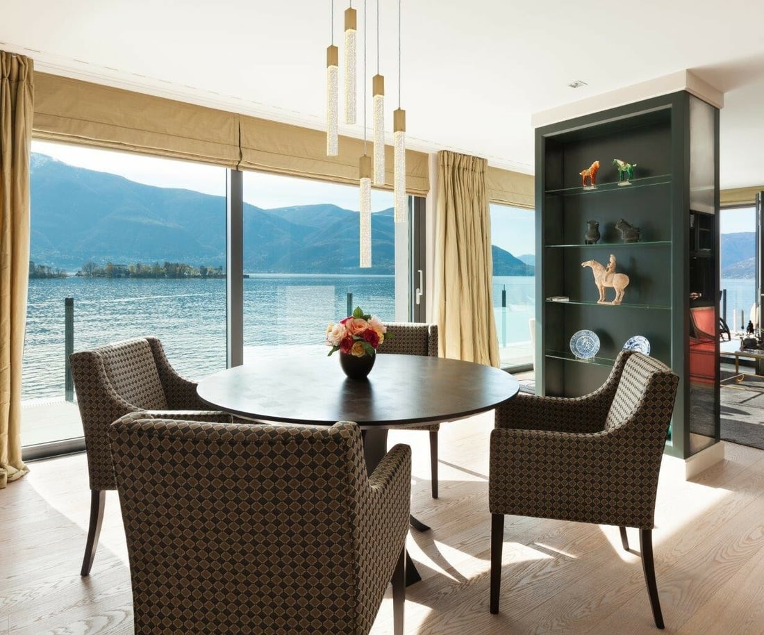 Weston 5-Light Satin Gold Pendant Chandelier with Clear Glass Shades: Weston 5-Light Satin Gold Pendant Chandelier with Clear Glass Shades Illuminate your space with this stunning 5-Light Pendant Chandelier, perfect for your kitchen island, foyer, or dining room. This m