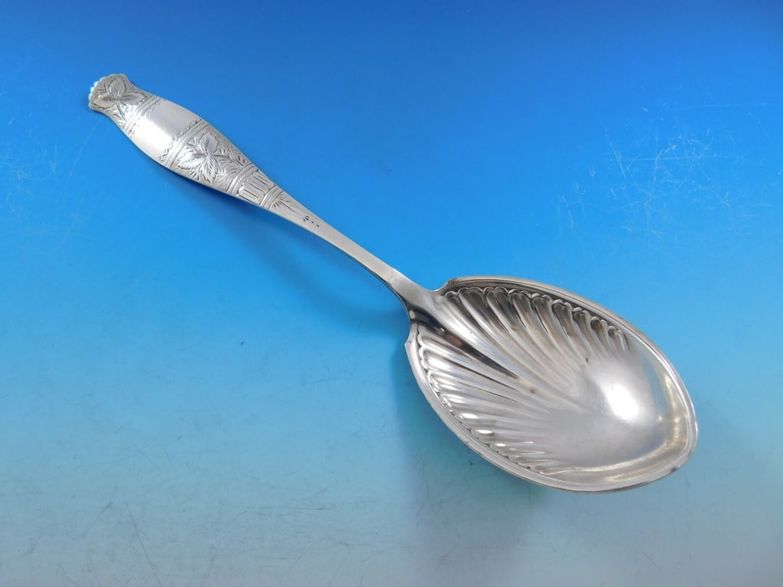 Whiting Gem Leaf Sterling Silver 9" Fluted Berry Spoon Vintage Server (1 of 4)