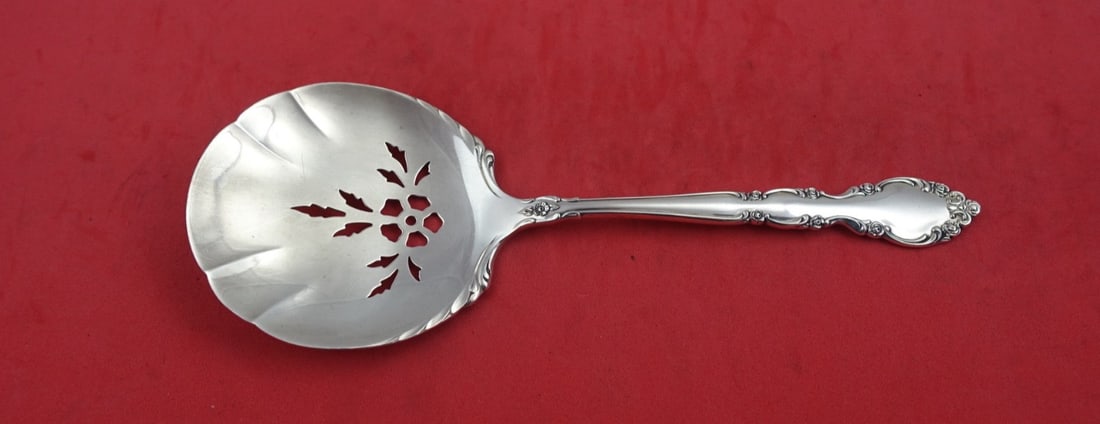 Oneida Grandeur Sterling Silver Tomato Server 7 3/4 Inch: Oneida Grandeur Sterling Silver Tomato Server 7 3/4 Inch This exquisite tomato server is part of the Grandeur pattern by Oneida, crafted from high-quality sterling silver. Featuring a flat handle desi
