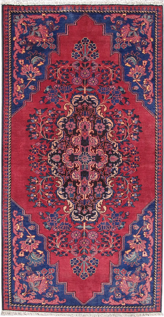 Handcrafted 3.9' x 7' Red Persian Hamadan Area Rug: Handcrafted 3.9' x 7' Red Persian Hamadan Area Rug Free continental US Shipping Enhance your living space with the timeless elegance of this 3.9 x 7 Red Persian Hamadan Rug. Handcrafted by talented ar