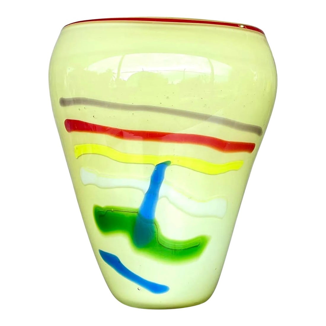 Chic Vintage Boho Light Yellow Blown Glass Vase: Chic Vintage Boho Light Yellow Blown Glass Vase This stunning vintage Boho blown glass vase showcases a chic design with vibrant flashes of color. Perfect for adding a touch of elegance to your home d
