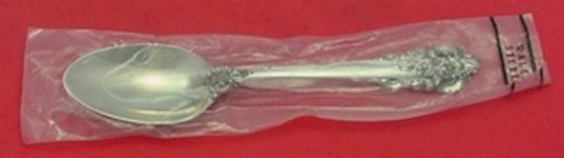 Wallace Grande Baroque Sterling Silver Place Soup Spoon 6 7/8" New: Wallace Grande Baroque Sterling Silver Place Soup Spoon 6 7/8" New Introducing the Grande Baroque by Wallace Sterling Silver Place Soup Spoon, measuring 6 7/8 inches. This exquisite spoon is crafted f