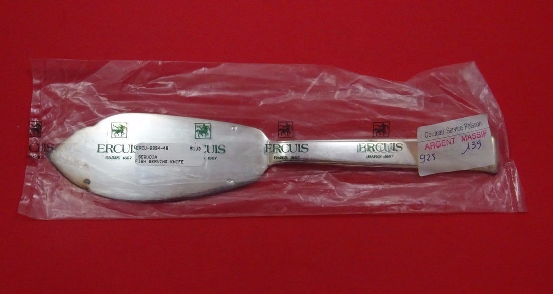 Ercuis Sequoia Sterling Silver Fish Server 10 Inch Flat Handle: Ercuis Sequoia Sterling Silver Fish Server 10 Inch Flat Handle Indulge in elegance with this exquisite Sequoia fish server by Ercuis, crafted from high-quality sterling silver. This 10-inch flatware p