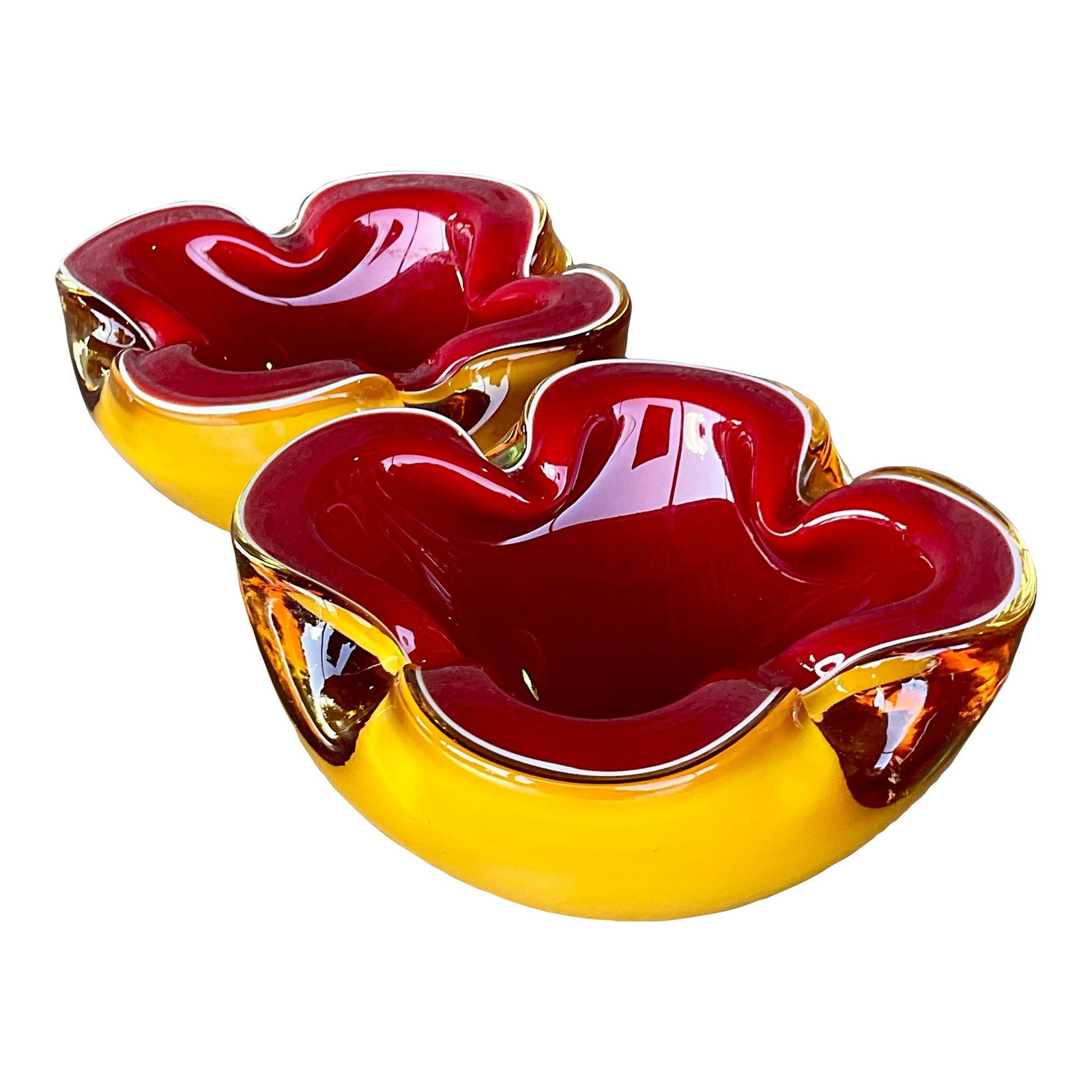 Pair of Vintage Italian Murano Barbini Glass Bowls Red: Pair of Vintage Italian Murano Barbini Glass Bowls Red Enhance your dining experience with this stunning pair of Vintage Italian Murano Barbini attributed Glass Bowls. These bowls showcase exquisite O